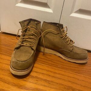 Olive green red wings